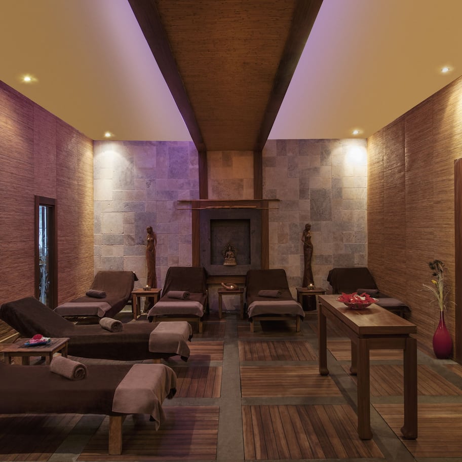 Outdoor treatment areas, sauna, hot tub, Turkish bath, body treatments