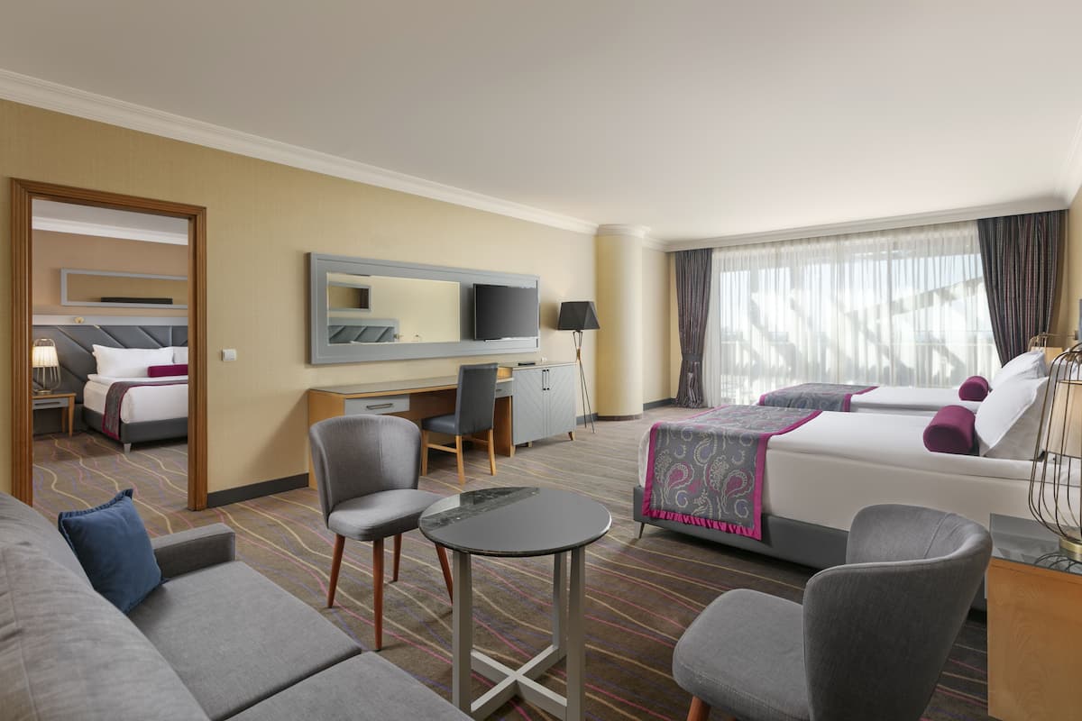 Suite familiar | Minibar (con algunos artículos gratuitos) y caja fuerte