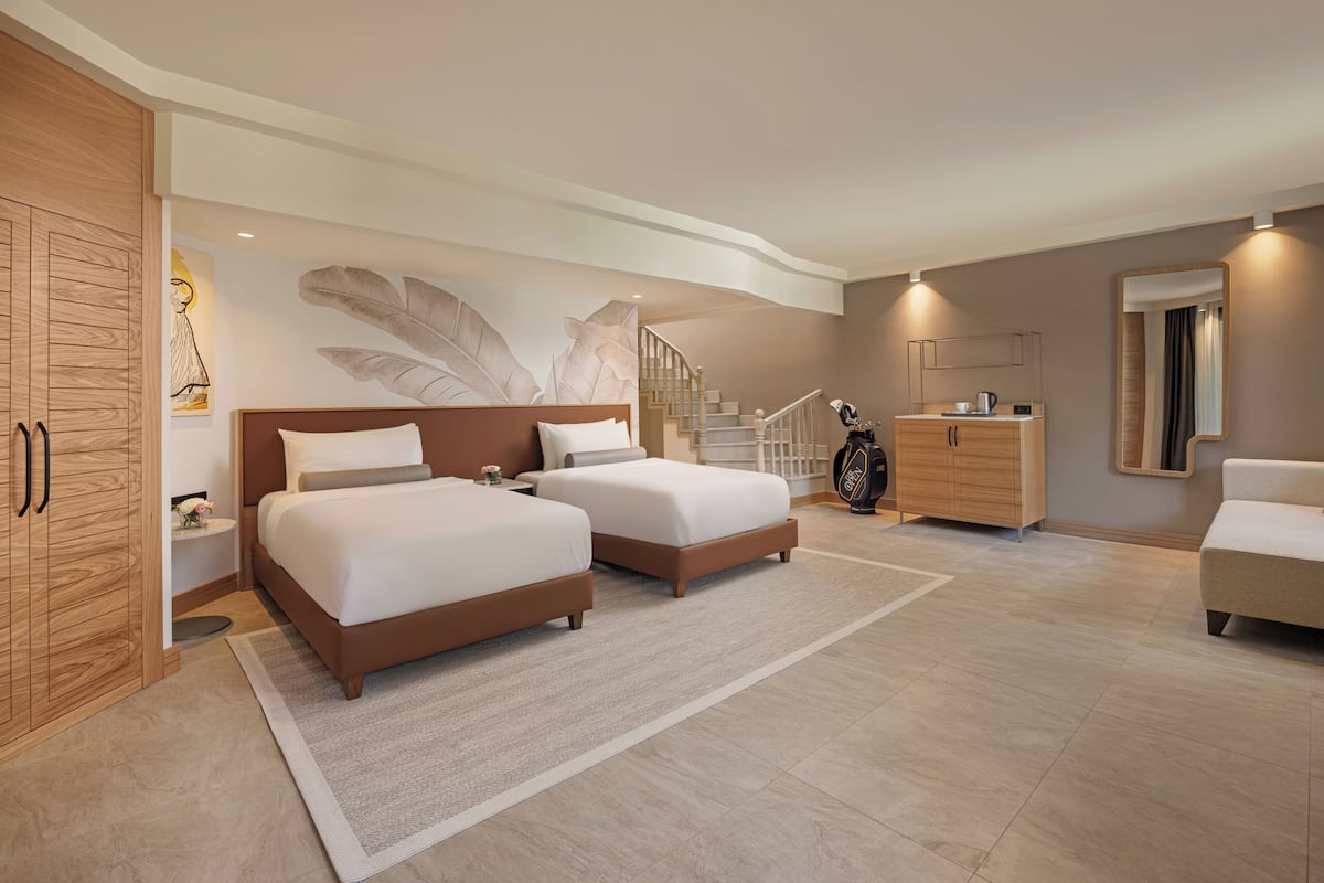 Lale Suite | Minibar (some free items), in-room safe, laptop workspace