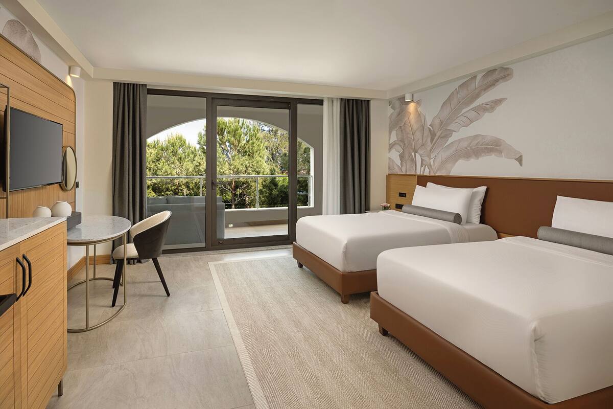 Free minibar items, in-room safe, laptop workspace, blackout drapes