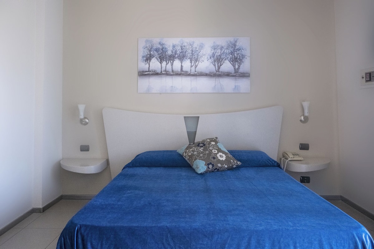 Superior kamer, 1 twee- of 2 eenpersoonsbedden | Luxe beddengoed, een minibar, een kluis op de kamer, een bureau