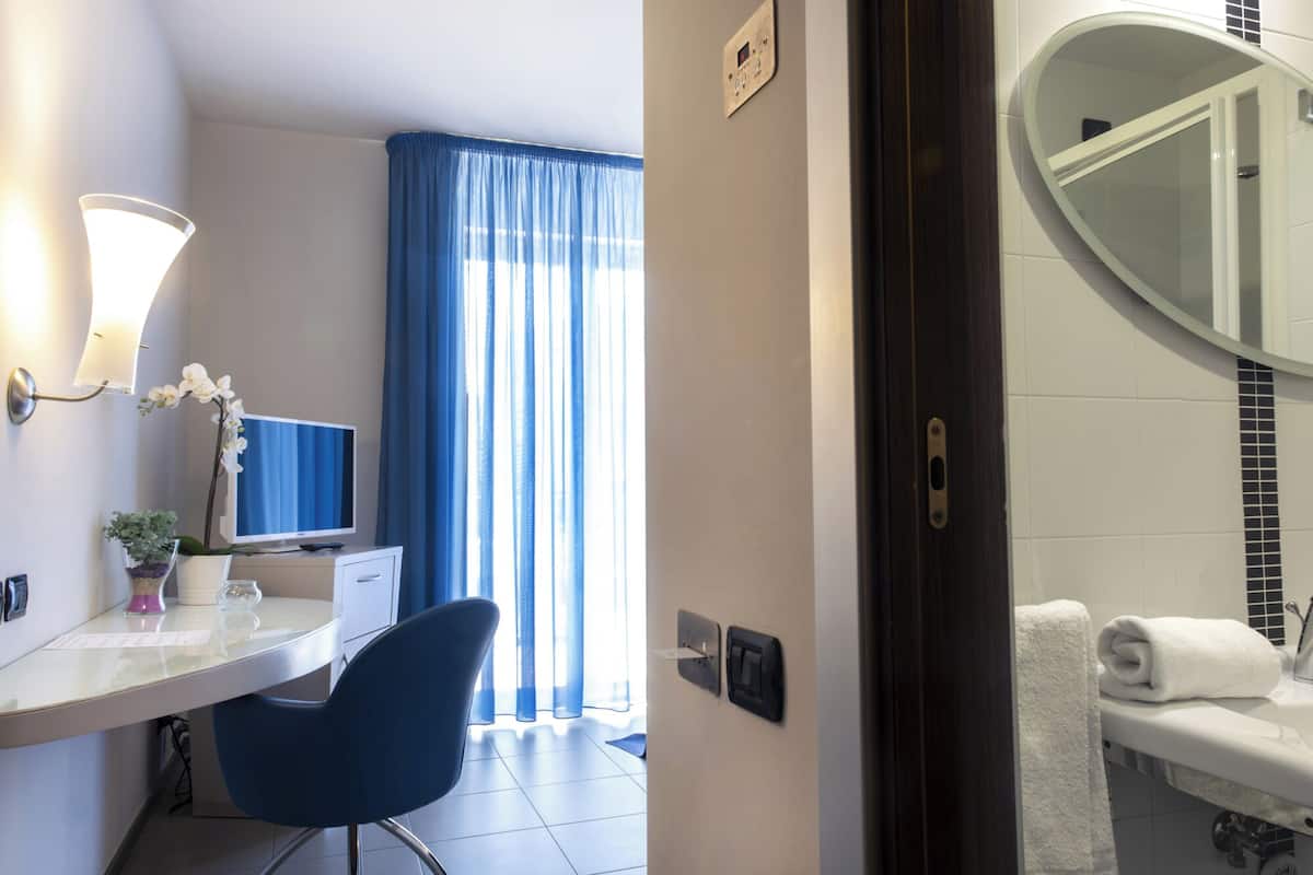 rainfall showerhead, free toiletries, hair dryer, bidet