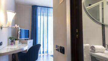 Douche à « effet pluie », articles de toilette gratuits, sèche-cheveux