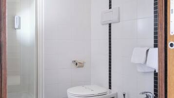 Rainfall showerhead, free toiletries, hair dryer, bidet