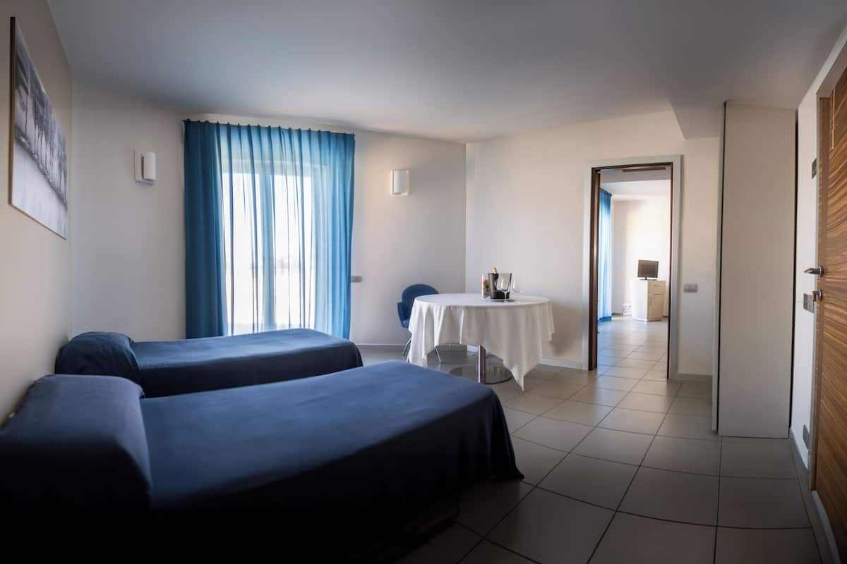 Premium bedding, minibar, in-room safe, desk