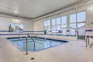 Innendørsbasseng