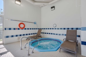 Piscine intérieure
