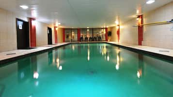 Una piscina techada