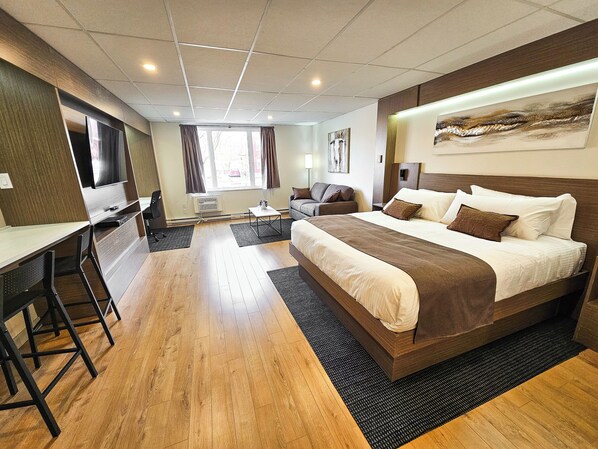 华丽开间, 1 张特大床和 1 张沙发床, 不可带宠物 | 高档床上用品、遮光窗帘、熨斗/熨板、婴儿床