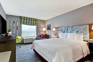 Premium bedding, in-room safe, desk, laptop workspace - Hampton Inn & Suites Newark-Harrison-Riverwalk (Harrison)