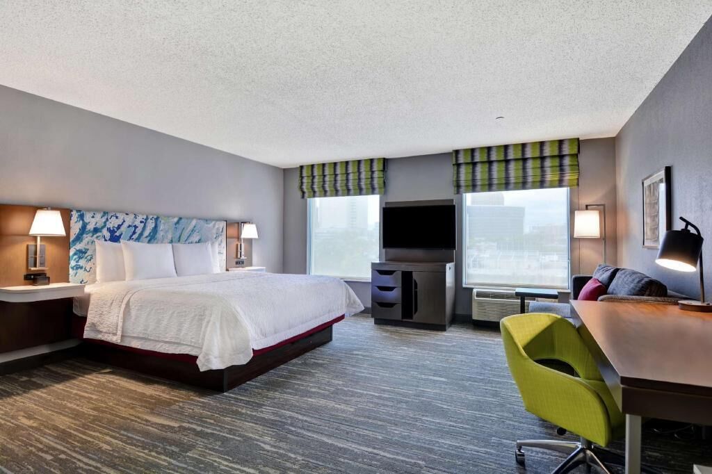 Premium bedding, in-room safe, desk, laptop workspace