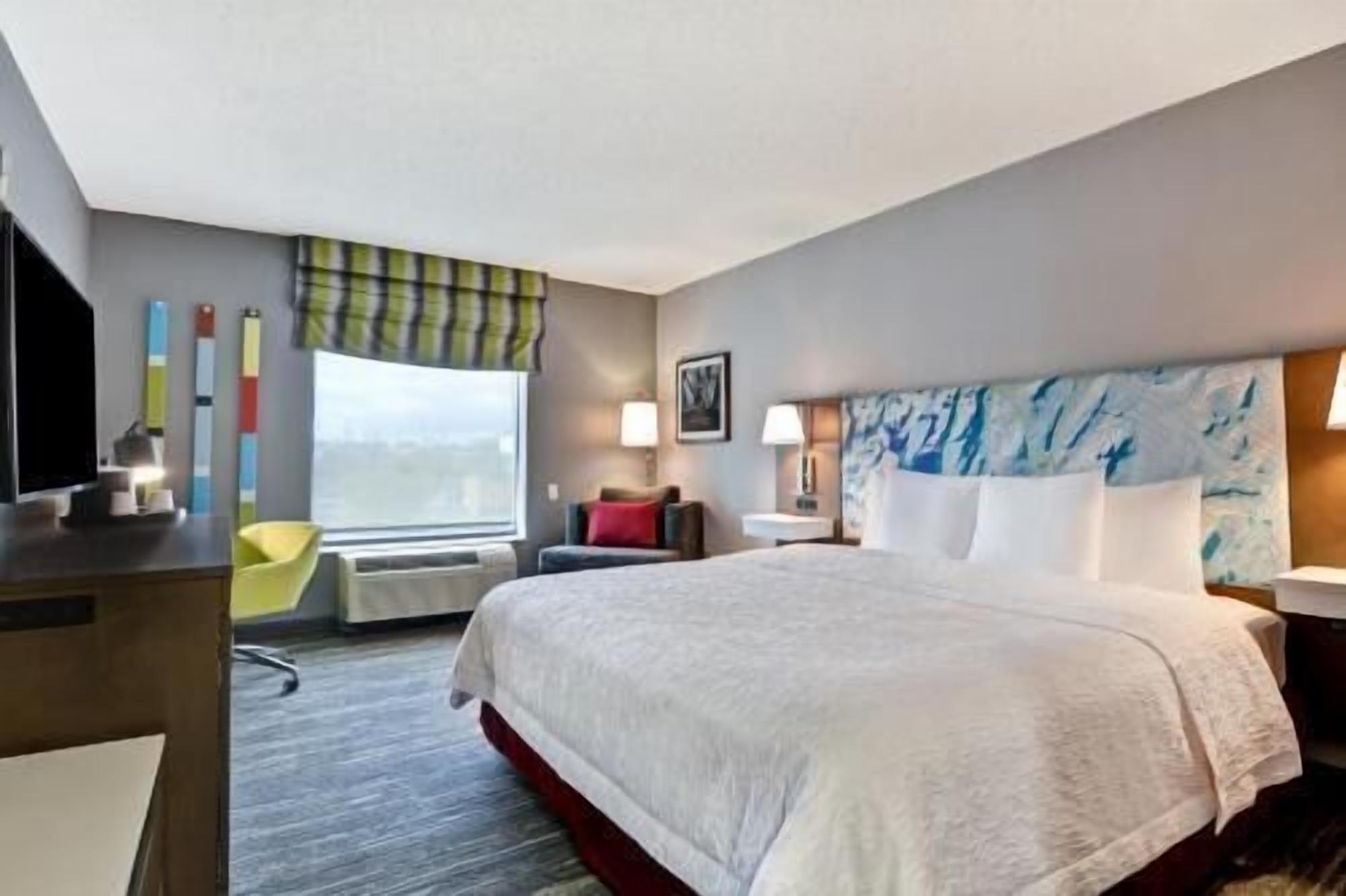 Premium bedding, in-room safe, desk, laptop workspace