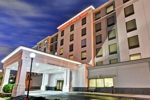 Exterior - Hampton Inn & Suites Newark-Harrison-Riverwalk (Harrison)