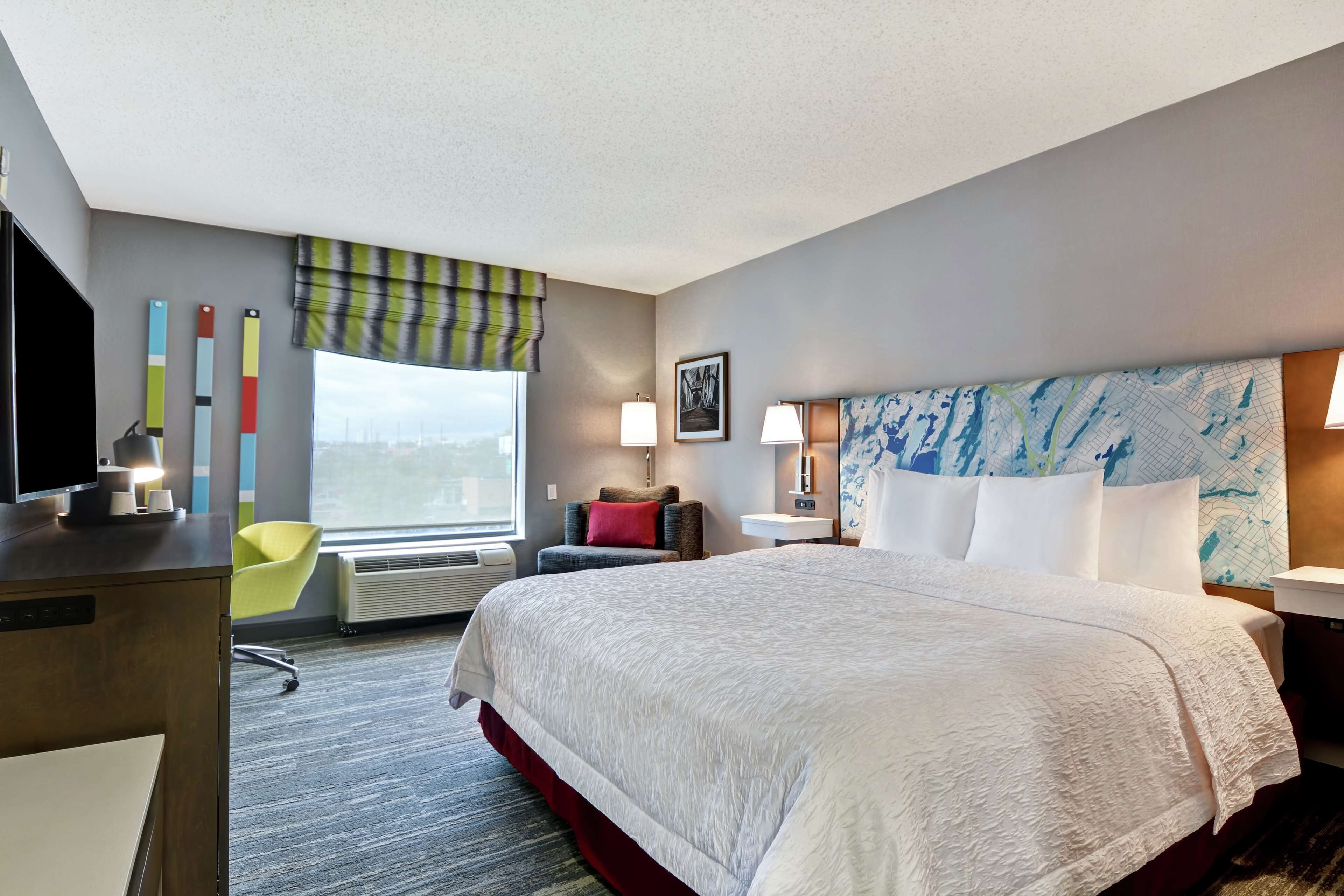 Premium bedding, in-room safe, desk, laptop workspace