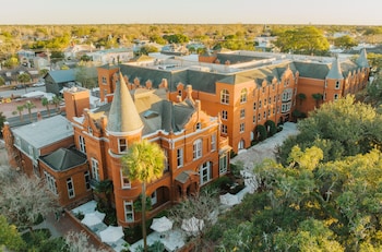 Hotel Exterior at Hotel Bardo Savannah