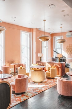 3 bars/lounges, cocktail bar at Hotel Bardo Savannah