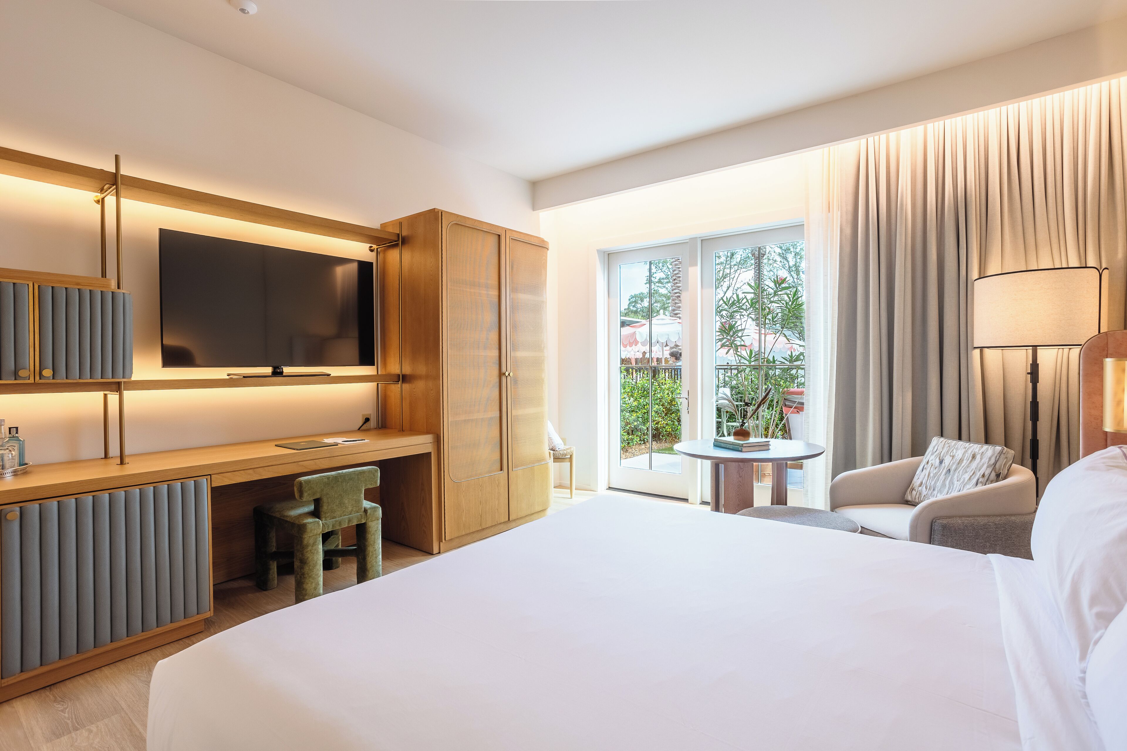 尊荣套房, 池畔 (Garden) | 防过敏的被褥、羽绒被、加厚床垫、客房内保险箱