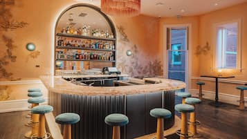3 restaurantes; se sirven desayunos, almuerzos, cenas y brunches
