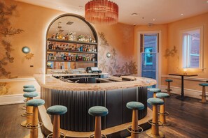 3 restaurantes; se sirven desayunos, comidas, cenas y brunch