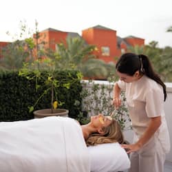 Couples treatment rooms, steam room, body treatments, hydrotherapy