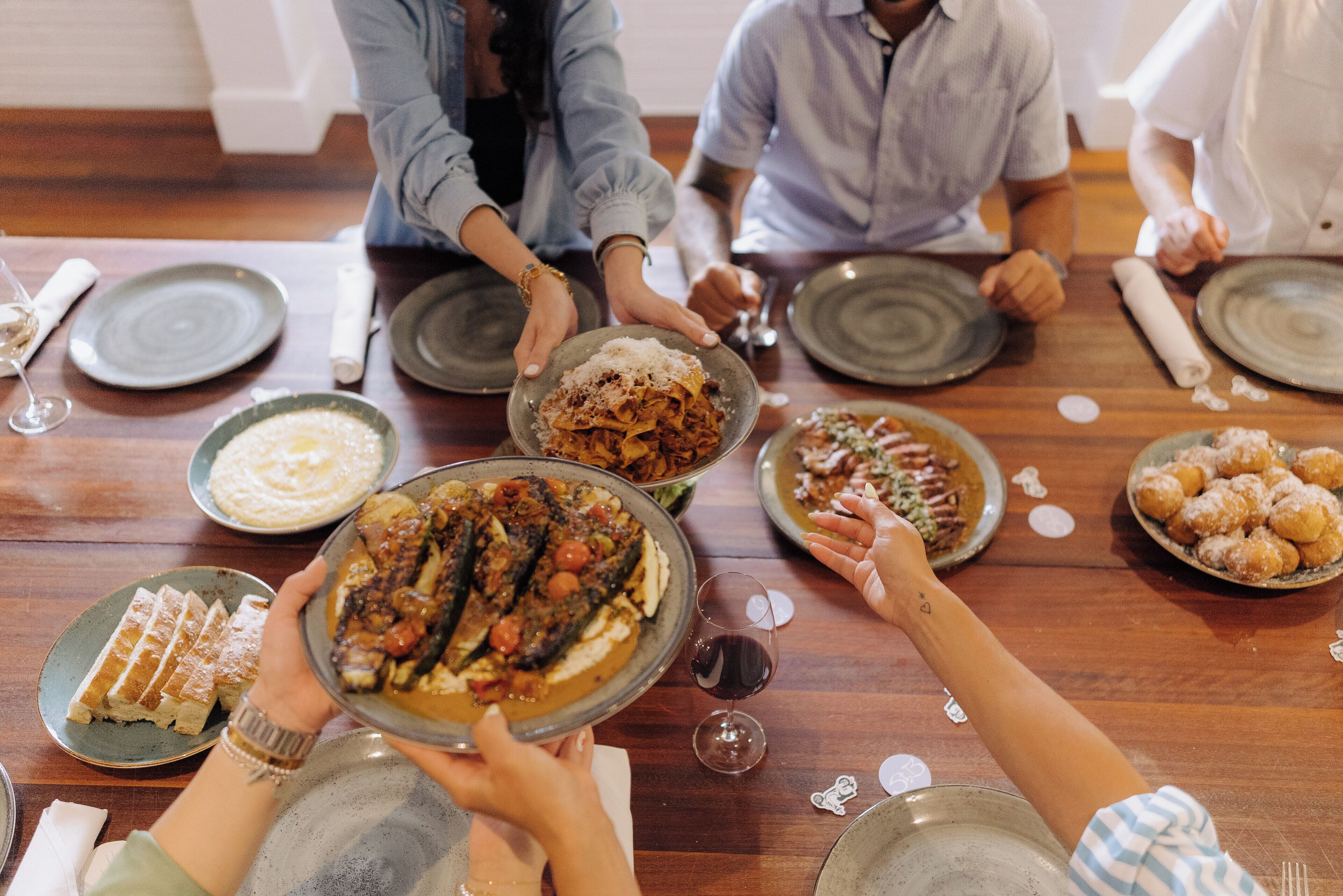 3 间餐厅，供应早餐、午餐和晚餐，意大利菜