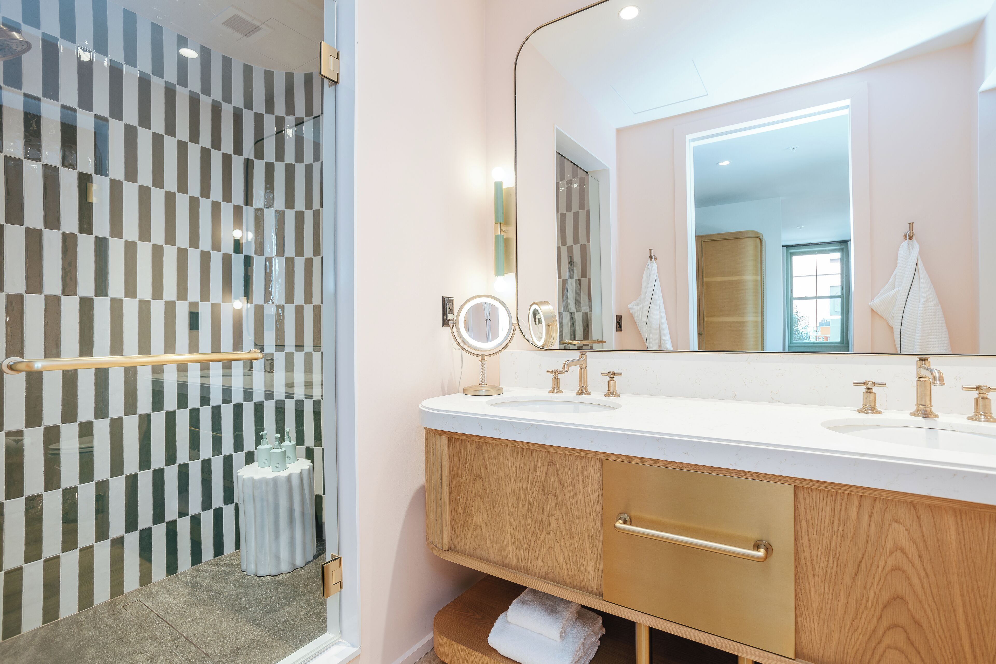 junior room | bathroom | designer toiletries, hair dryer, bathrobes, towels