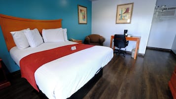 Room, 1 Queen Bed, Non Smoking | In-room safe, desk, iron/ironing board, free WiFi