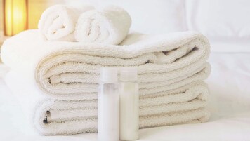 Chuveiro/banheira combinados, secador de cabelo (mediante solicitação)