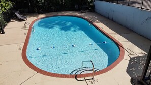 Seasonal outdoor pool - Swiss Village Inn (Eureka Springs)