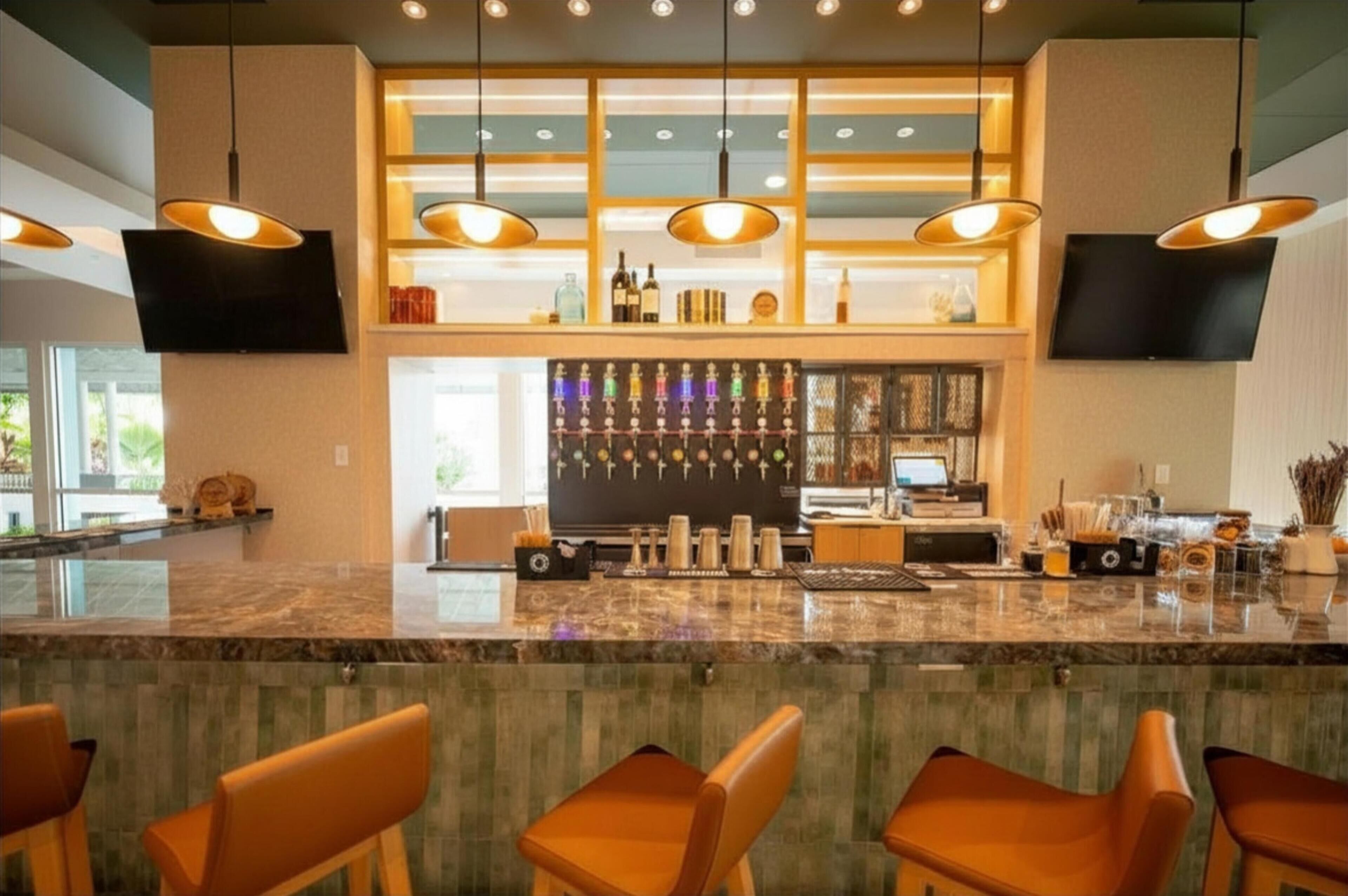 2 restaurants; breakfast, lunch, and dinner served