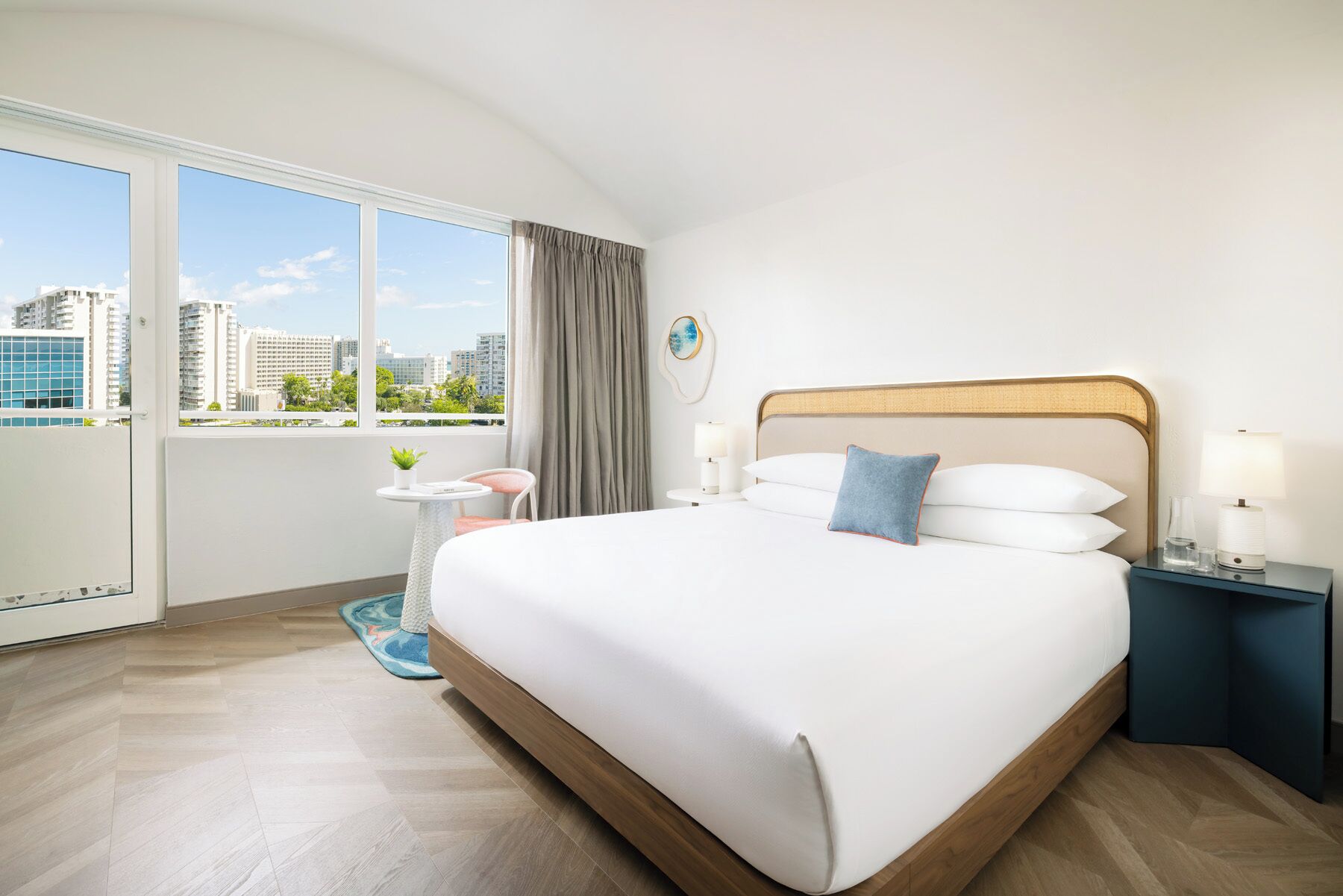 Room, 1 King Bed | In-room safe, individually decorated, individually furnished