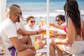 Private beach nearby, white sand, free beach shuttle, sun-loungers - Hyatt Centric San Juan - Isla Verde (Carolina)