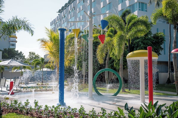 Outdoor pool - Hyatt Centric San Juan - Isla Verde (Carolina)