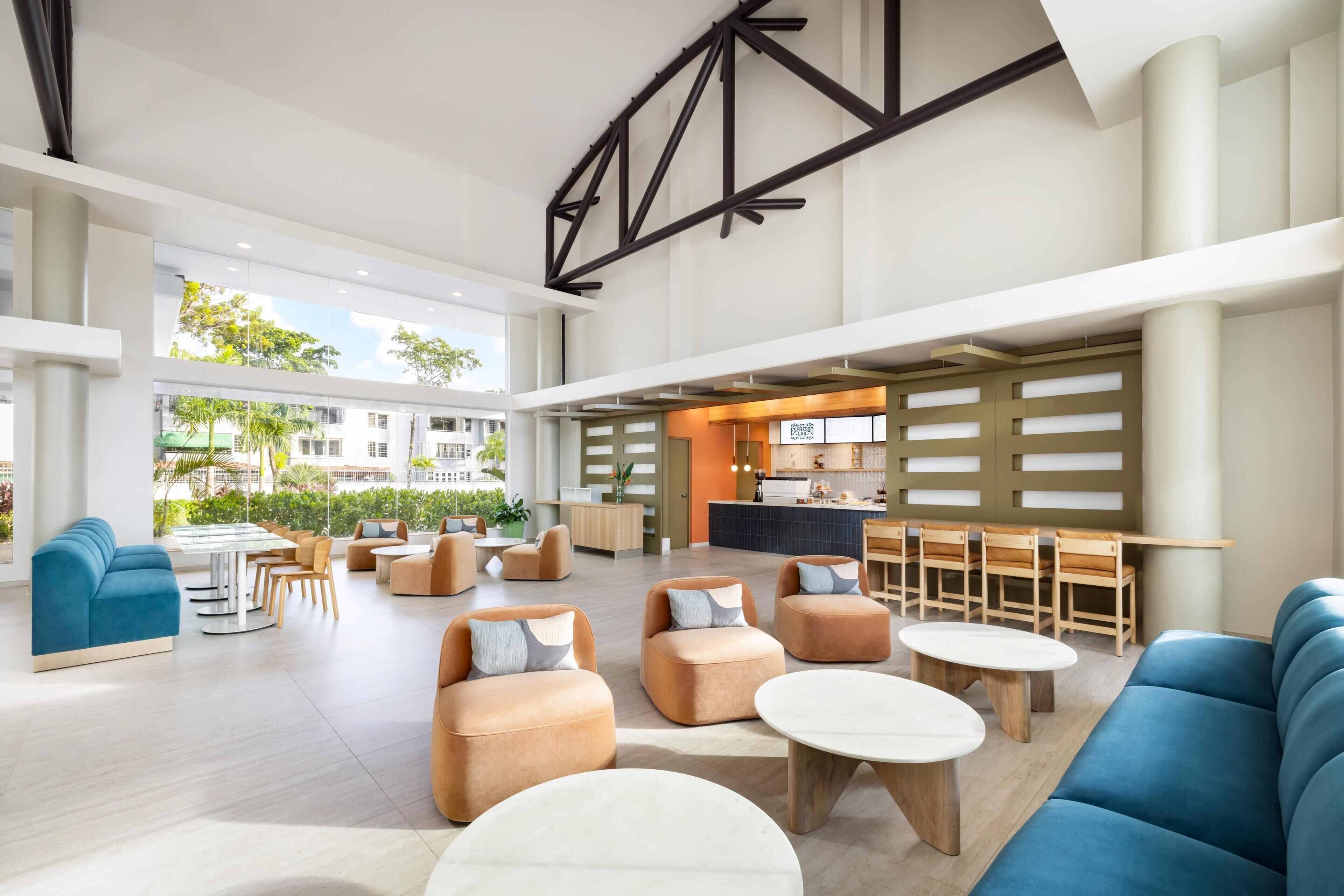 2 restaurants; ze serveren er ontbijt, lunch en diner 