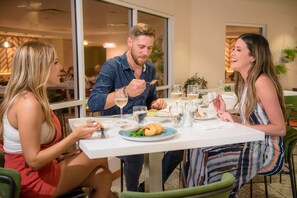 2 restaurants, breakfast served - Hyatt Centric Isla Verde San Juan (Carolina)