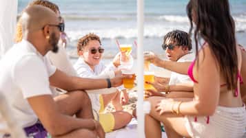 Private beach nearby, white sand, free beach shuttle, sun-loungers