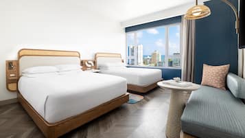 Room, 2 Queen Beds, Pool View