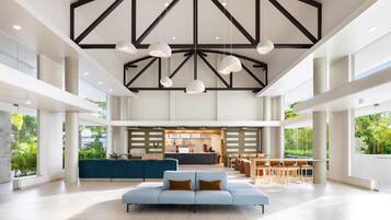 2 restaurantes; se sirven desayunos