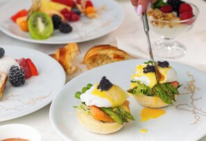 Päivittäinen aamiainen maksusta