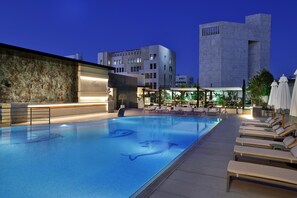 Seasonal outdoor pool, pool umbrellas, sun loungers