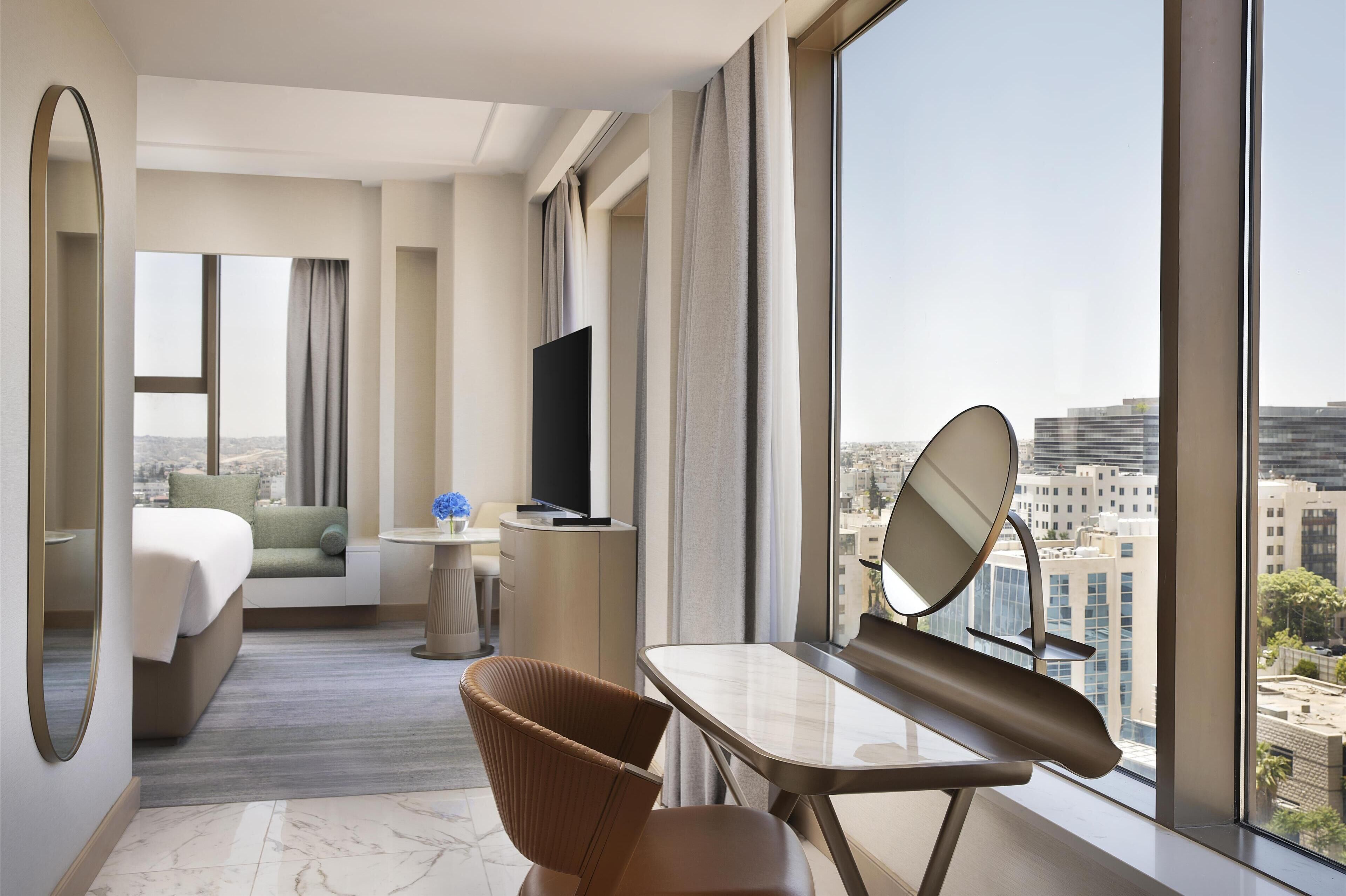 Minibar, caja de seguridad en la habitación y muebles diferentes 