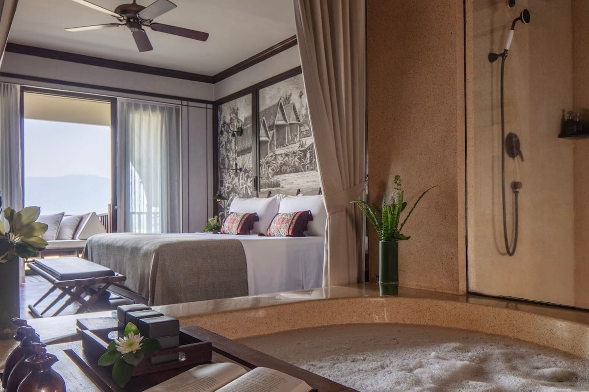 combined shower/bathtub, free toiletries, hair dryer, bathrobes