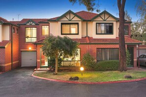 Exterior detail - Park Avenue - Forest Hill (Forest Hill)