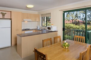 Sistema de insonorización, tabla de planchar con plancha y wifi 