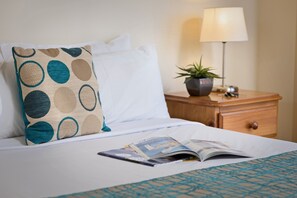 Soundproofing, iron/ironing board, WiFi, bed sheets - Mt Waverley Townhouses (Mount Waverley)