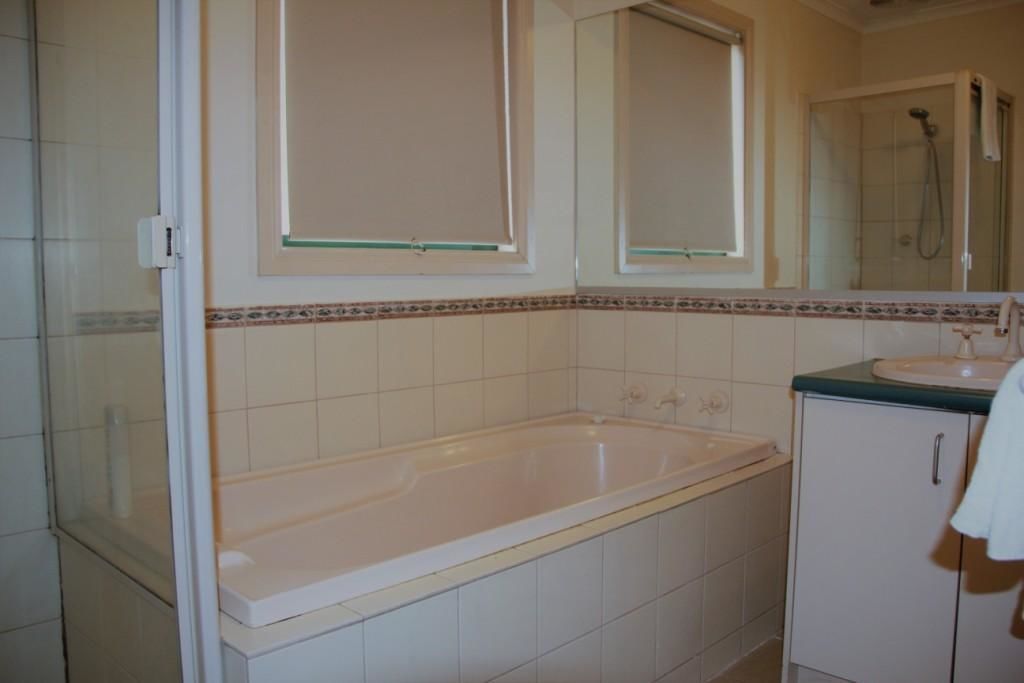 Mt Waverley Townhouses — image 9