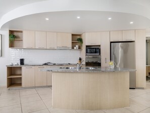 1 bedroom, in-room safe, individually decorated, individually furnished - The Sebel Maroochydore (Maroochydore)