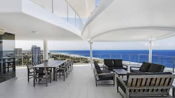 1 soveværelse, pengeskab på værelset, individuelt design