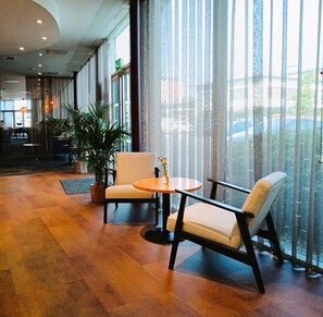 Breakfast, lunch and dinner served - Future Inns Cardiff Bay (Cardiff)