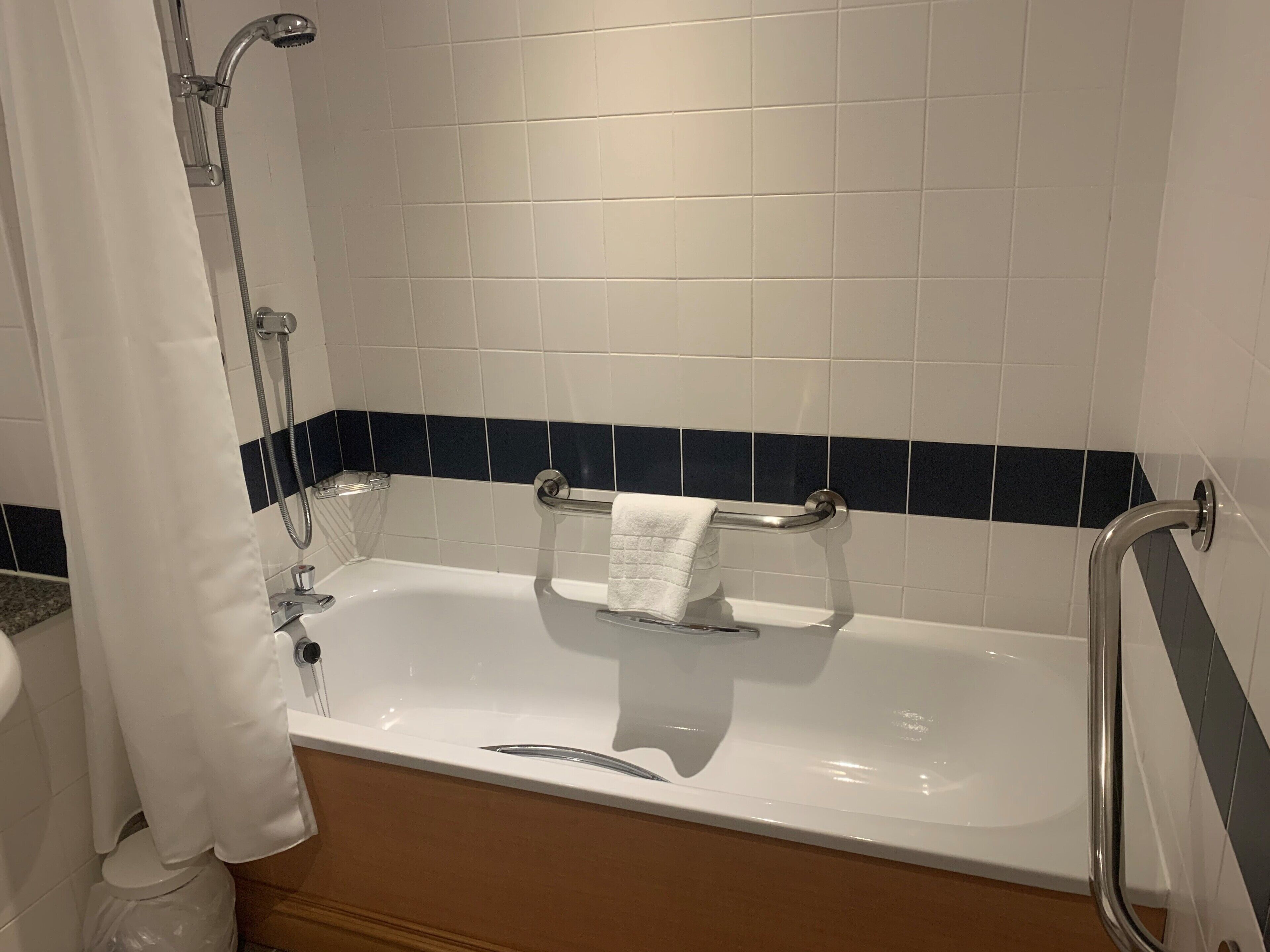 double room, accessible | bathroom | combined shower/bathtub, free toiletries, hair dryer, bathrobes